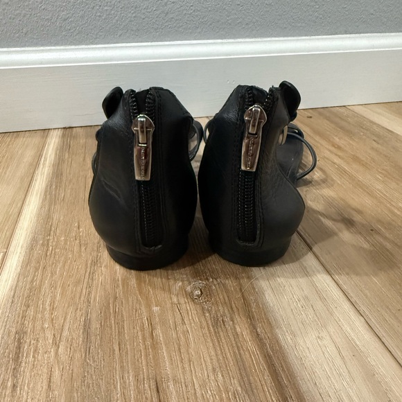 Vince Camuto sandals - Picture 3 of 3